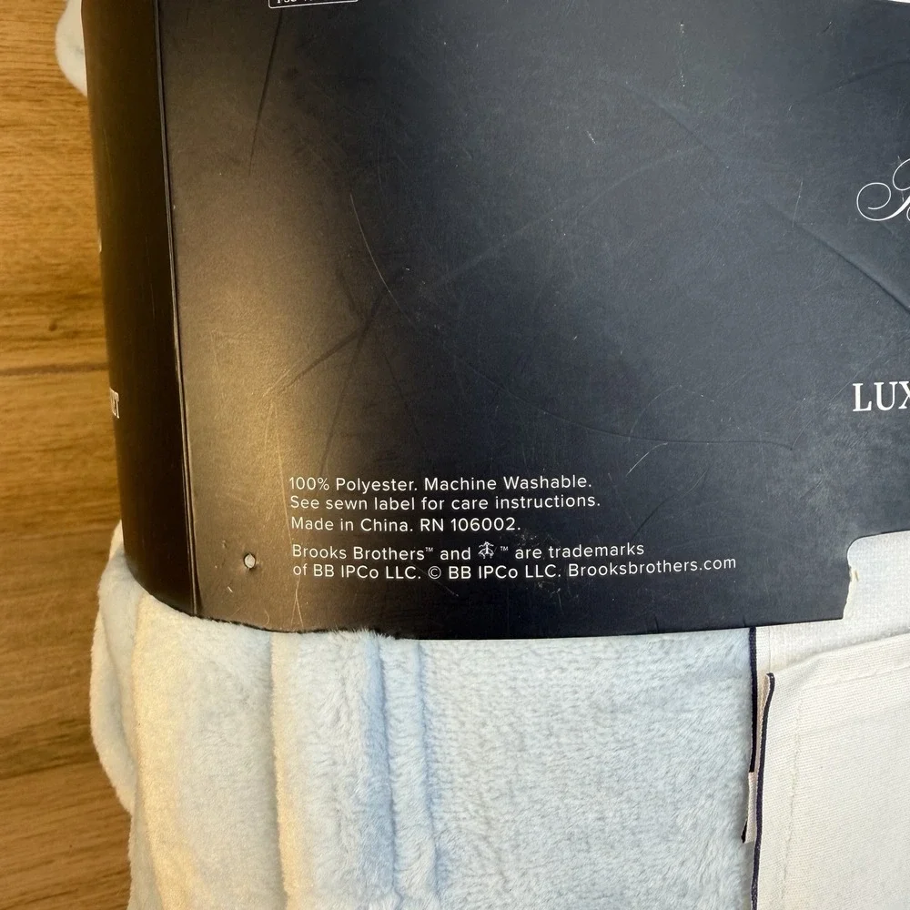 New BROOKS BROTHERS King Size Light Blue / Badge Logo Oversized Plush Blanket